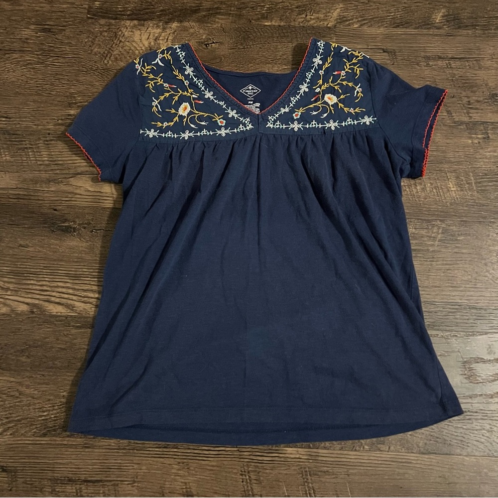 Navy Blue Embroidered V-Neck Top St. John’s bay petite m short sleeve